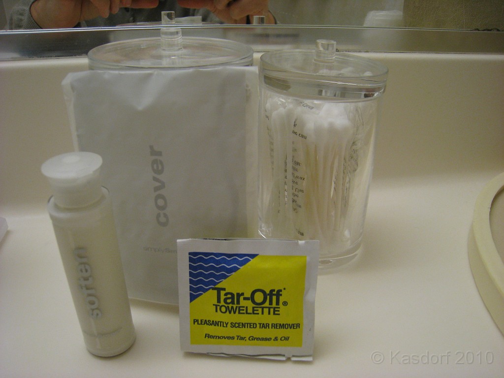 Carpinteria California 2010-02 0370.jpg - A trip to Carpinteria California. Surfing, food, beachs. Not every hotel provides "Tar-Off" towelette's for their guests. You will see why later.
